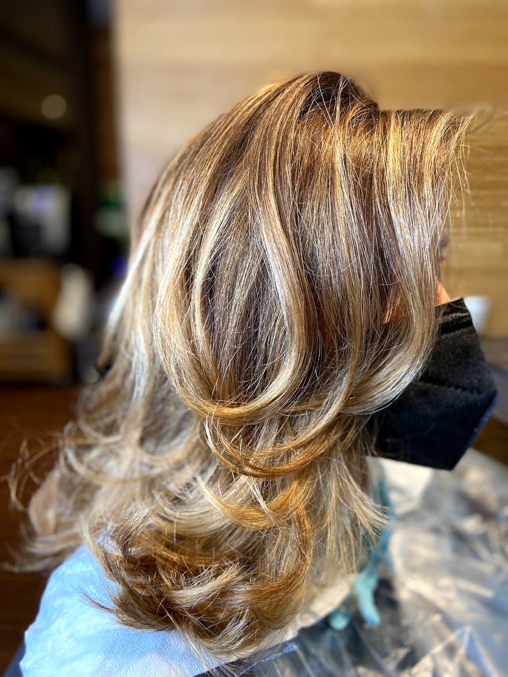 Vogue Hair and Beauty Lounge | 2021 Cliff Rd, Mississauga, ON L5A 3N7, Canada | Phone: (905) 272-8425