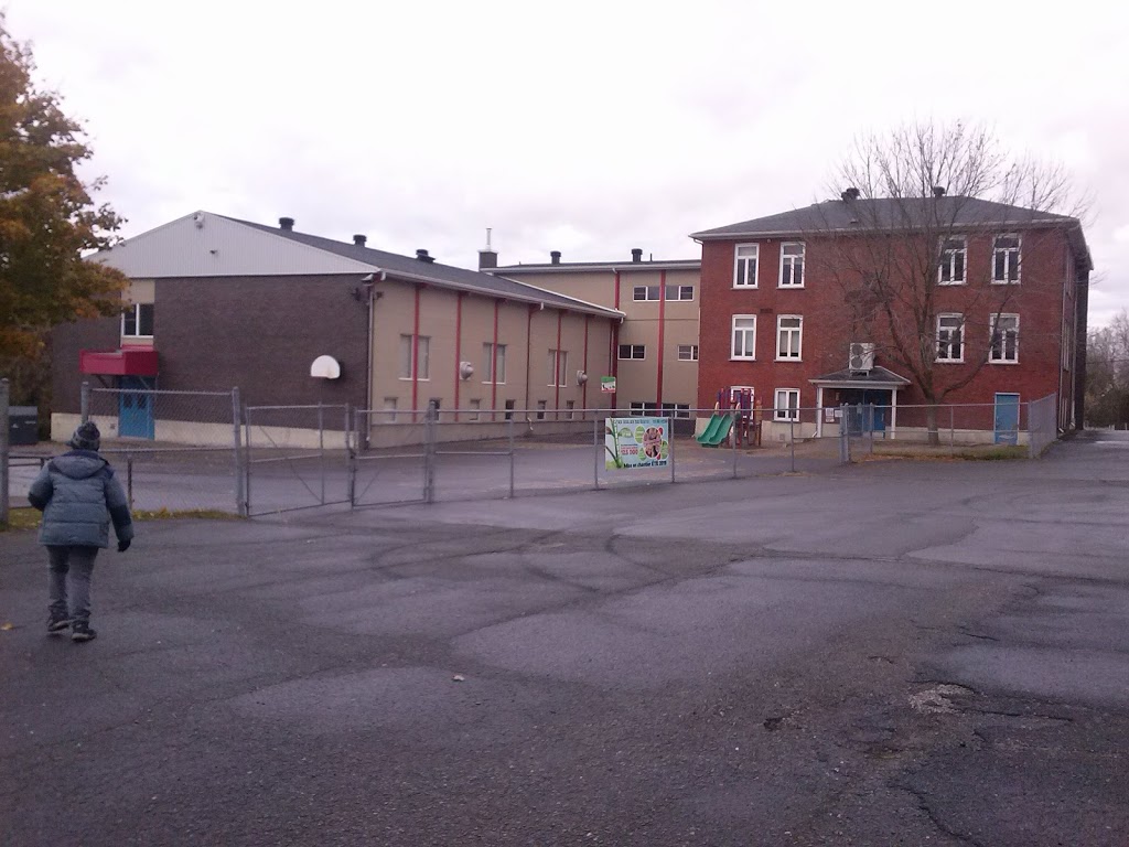 École Saint-Coeur-De-Marie | 1352 Rue Sainte Marie, Tingwick, QC J0A 1L0, Canada | Phone: (819) 359-2313