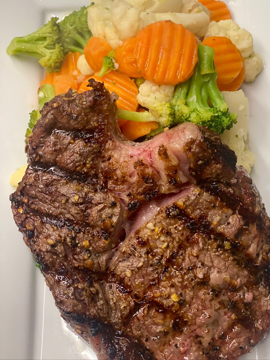 Moose Delaneys Sports Bar & Grill | 3 Cann St, Huntsville, ON P1H 1H3, Canada | Phone: (705) 787-1025