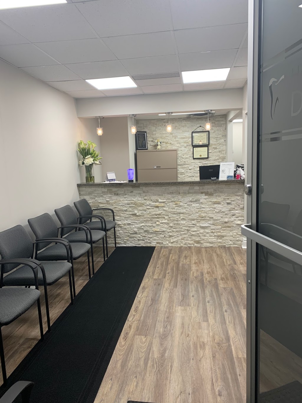 Holland Street Dental | 107 Holland St E Suite 300, Bradford, ON L3Z 2B9, Canada | Phone: (905) 551-9522