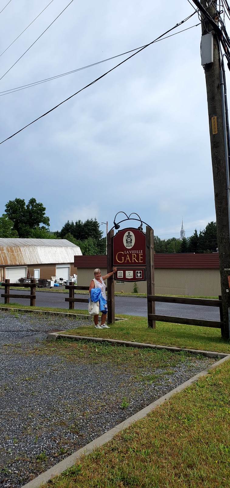 La Vieille Gare de Rivière-Bleue | 85 Rue Saint-Joseph N, Rivière-Bleue, QC G0L 2B0, Canada | Phone: (418) 893-2219