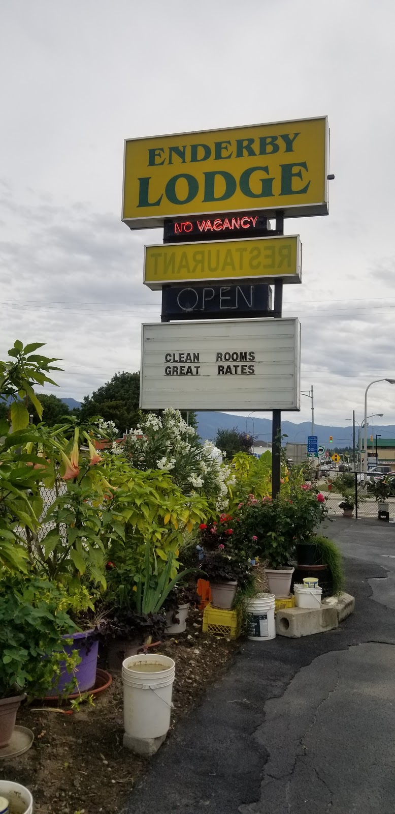 Enderby Lodge | 1100 George St, Enderby, BC V0E 1V0, Canada | Phone: (250) 838-5858