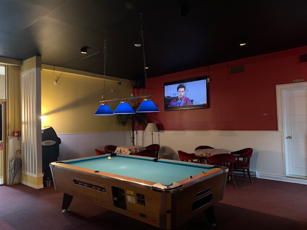 Bar Vegas | 365 Blvd. Sir-Wilfrid-Laurier, Saint-Basile-le-Grand, QC J3N 1M2, Canada | Phone: (450) 461-1571