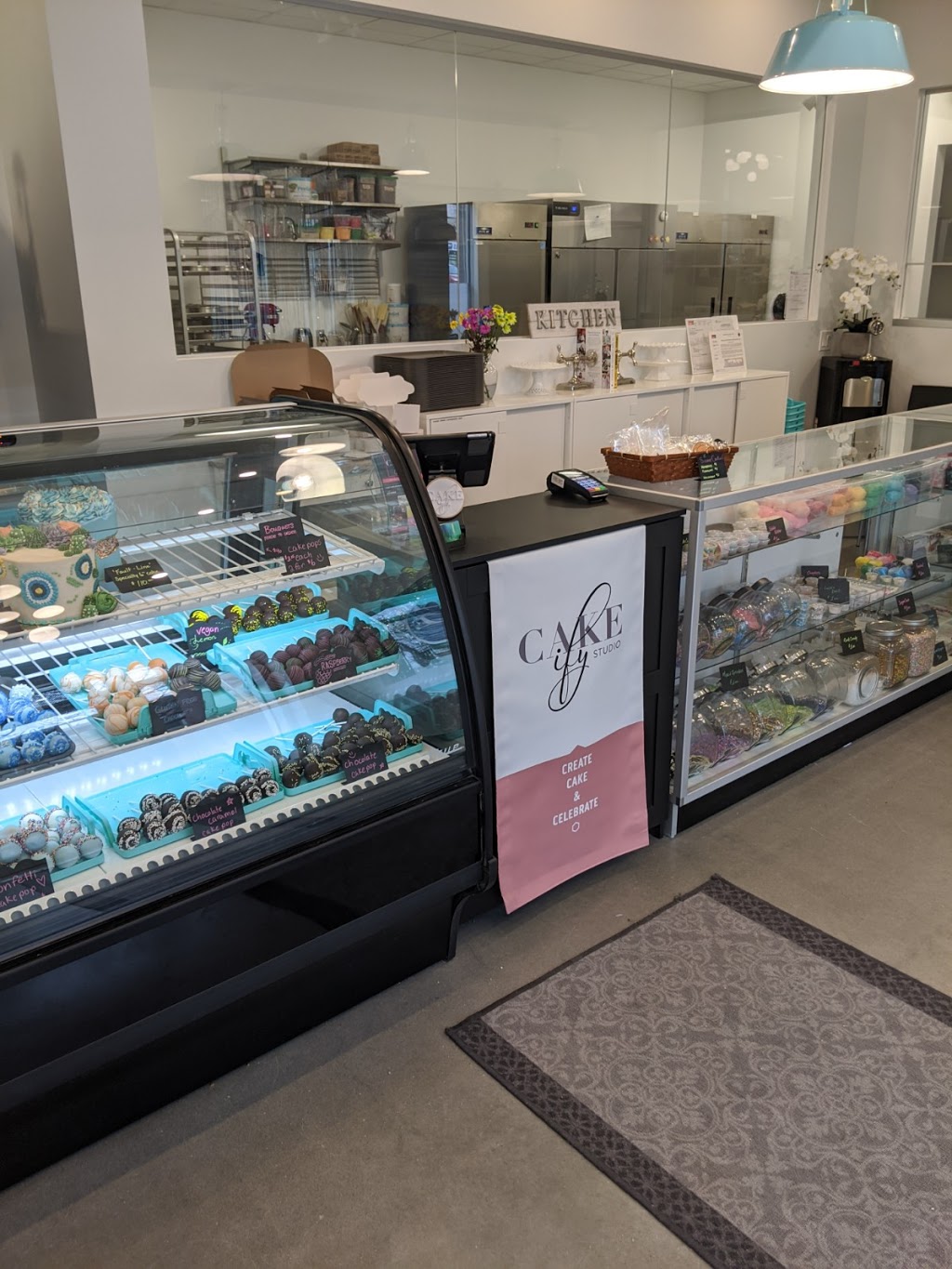 Cakeify Studio | 607 Meredith Rd NE, Calgary, AB T2E 2W5, Canada | Phone: (403) 454-7885