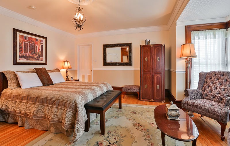 Auberge Chateau Du Lac | 85 Rue Merry S, Magog, QC J1X 3L2, Canada | Phone: (819) 868-1666
