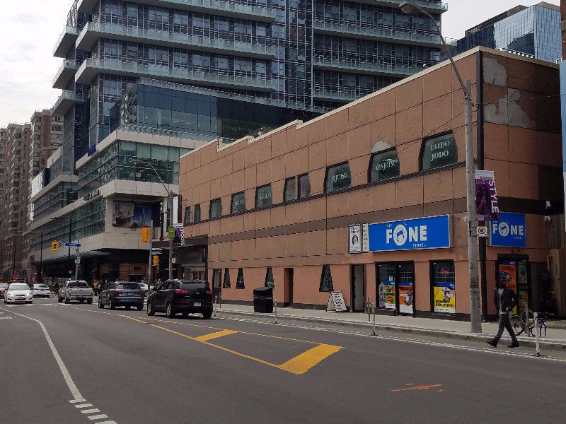 The Fone Store | 399 Yonge St, Toronto, ON M5B 1S9, Canada | Phone: (416) 792-5511