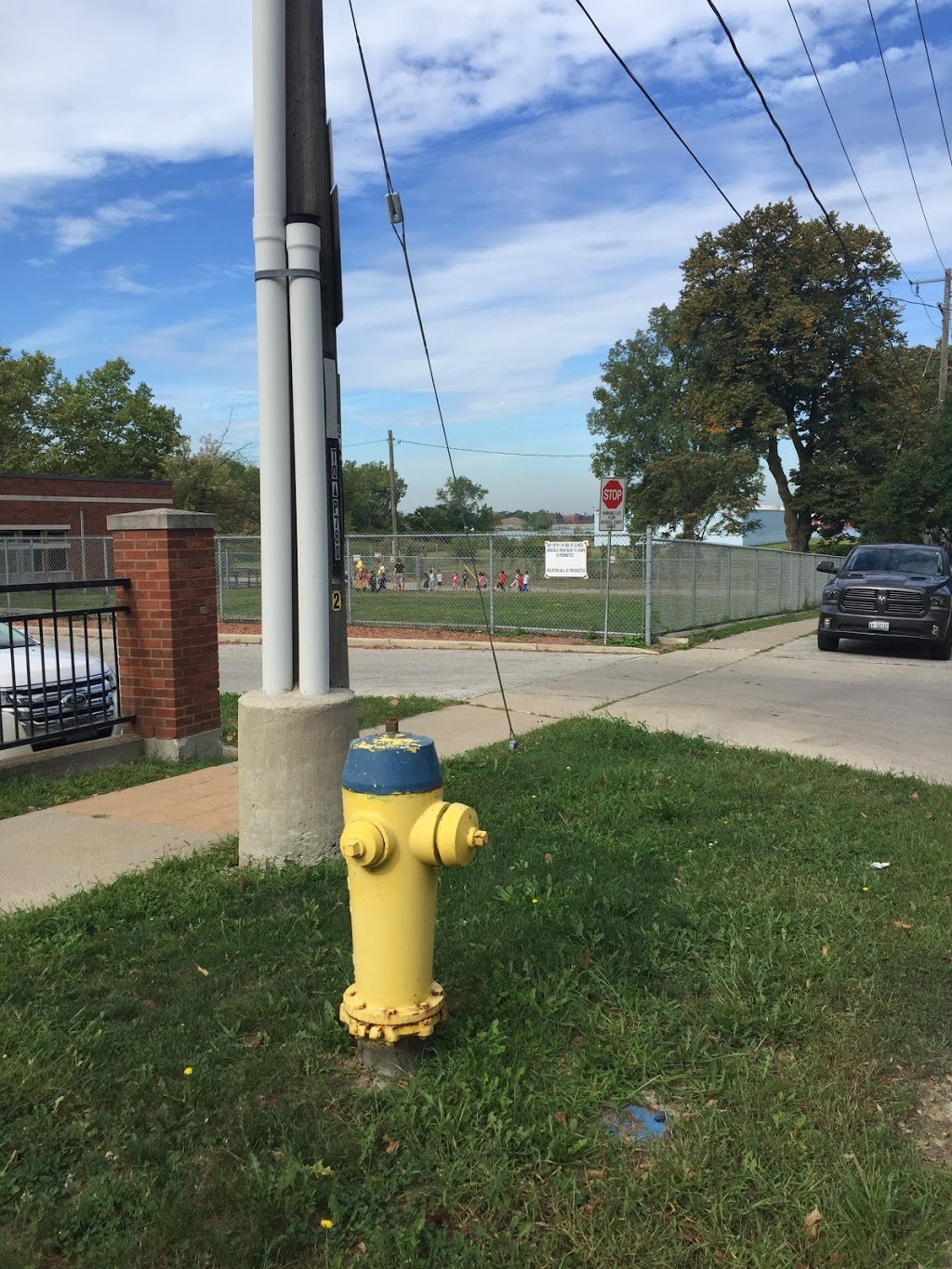 General Brock Public School | 3312 Sandwich St, Windsor, ON N9C 1B1, Canada | Phone: (519) 254-2571
