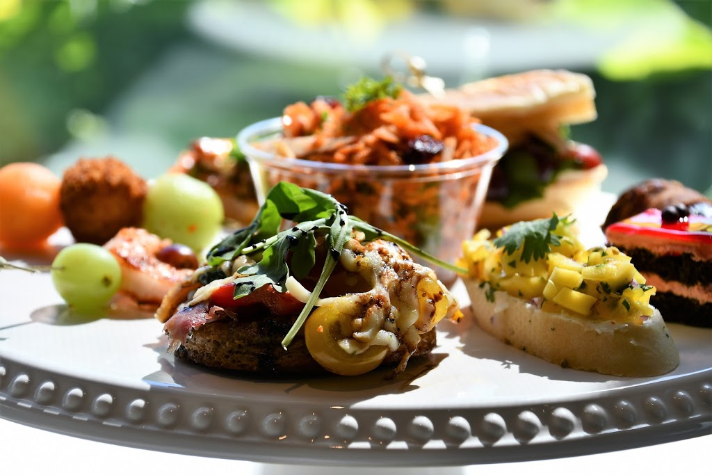 Café Bistro Découvertes | 430 Boulevard Arthur-Sauvé, Saint-Eustache, QC J7R 6V6, Canada | Phone: (514) 910-7191