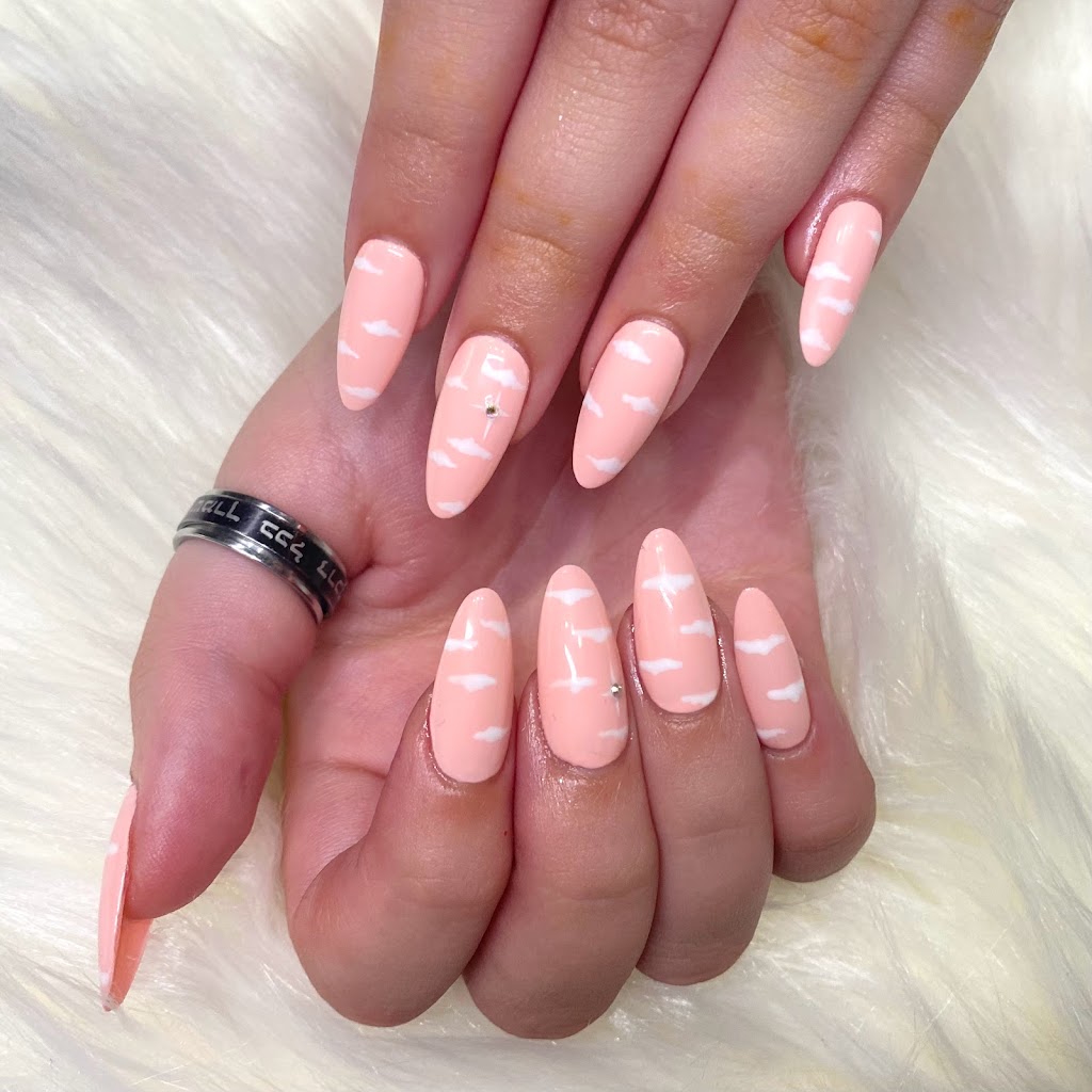 Kiki Nail Studio | 22 Queen St E, Cambridge, ON N3C 2A6, Canada | Phone: (519) 721-7668