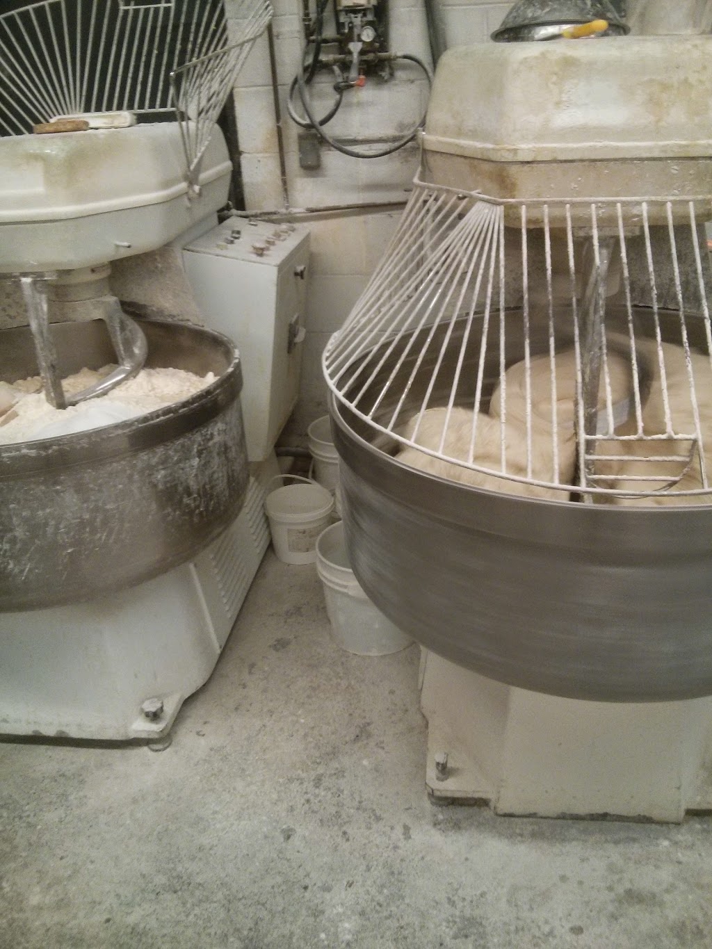 Metro Bakery | 6903 Drummond Rd, Niagara Falls, ON L2G 4P5, Canada | Phone: (905) 356-4566