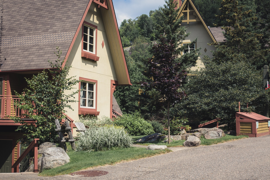 Le Plateau - Tremblant Sunstar | 218 Chemin de la Forêt App 3, Mont-Tremblant, QC J8E 3K8, Canada | Phone: (888) 221-1411