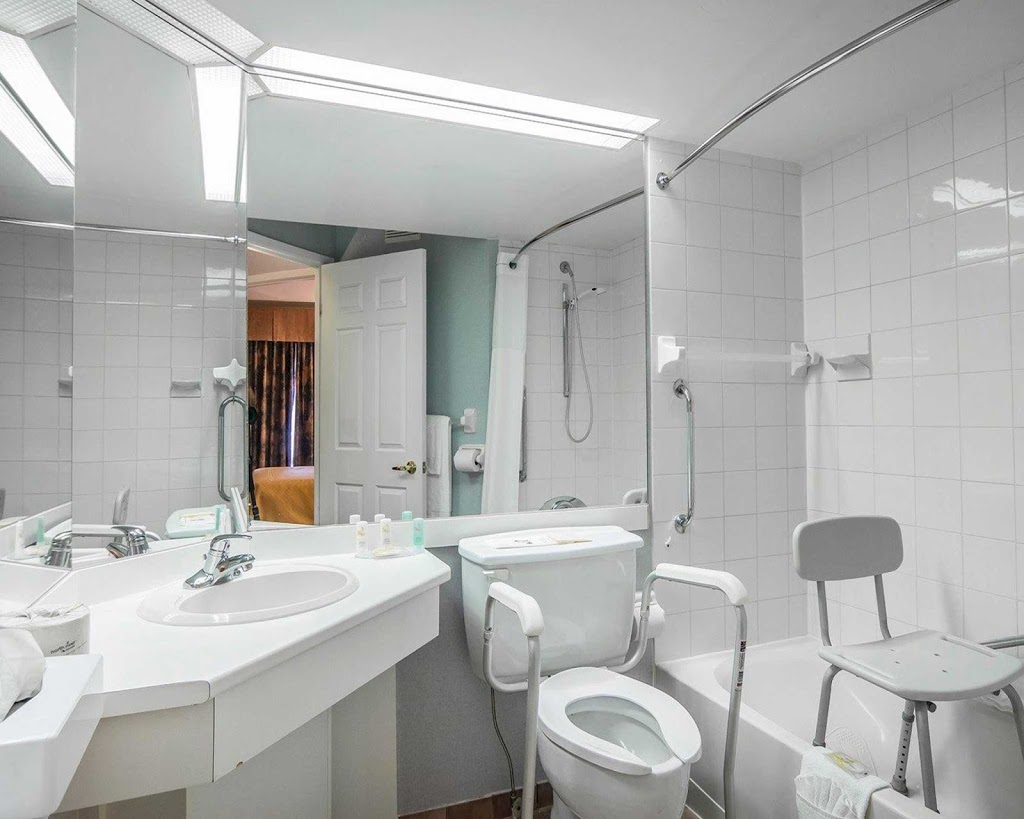 Quality Suites | 9800 Boulevard Sainte-Anne, Sainte-Anne-de-Beaupré, QC G0A 3C0, Canada | Phone: (418) 827-1570