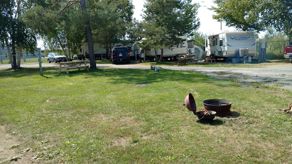 Rideau Heights Campsite | 38 Rideau Heights Dr, Nepean, ON K2E 7A6, Canada | Phone: (613) 226-4141