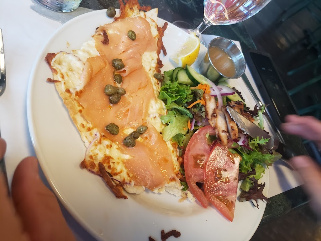 Restaurant Café De La Gare | 100 Chem. du Havre, La Malbaie, QC G5A 2Y9, Canada | Phone: (418) 665-4272