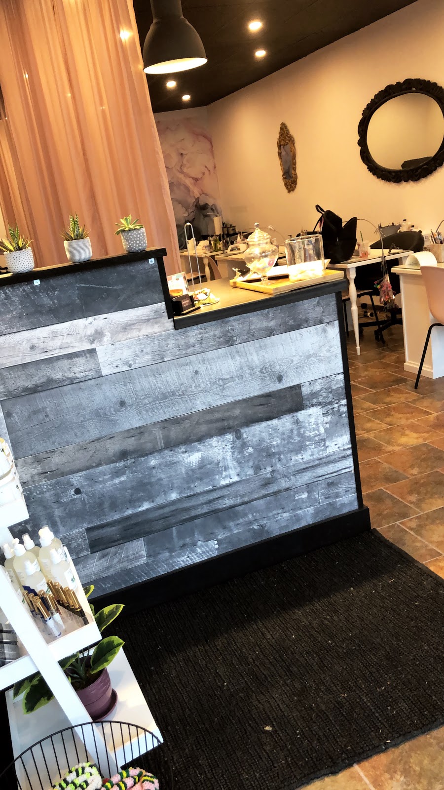 Les Bourgeoises | 96 Rue Saint-Louis, Terrebonne, QC J6W 1H3, Canada | Phone: (450) 326-9899