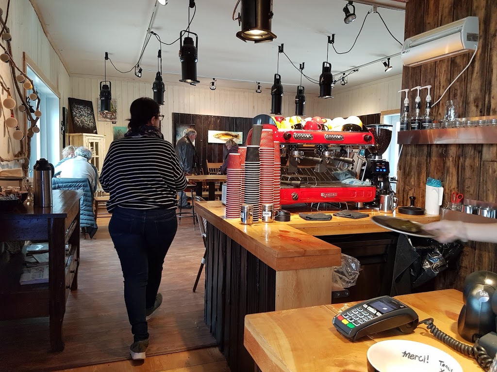 Café Boutique La Maison Smith | 8700 Chemin Royal, Sainte-Pétronille, QC G0A 4C0, Canada | Phone: (418) 828-0598