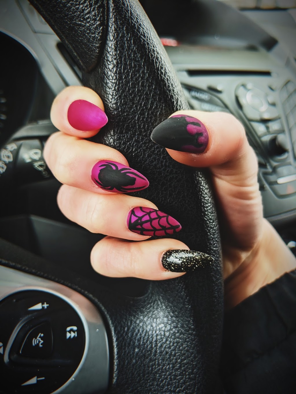Arctic Nails and Hair Salon | 5846 Drummond Rd #3, Niagara Falls, ON L2G 4L5, Canada | Phone: (905) 357-9339