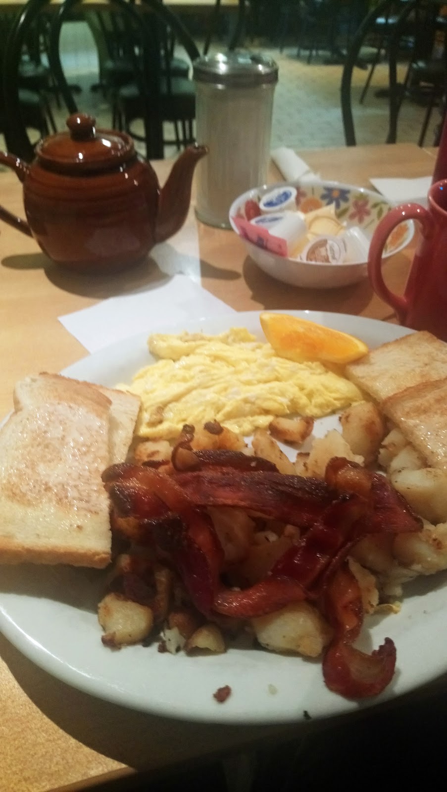Brookfield Restaurant & Catering | 704 Brookfield Rd, Ottawa, ON K1V 6J4, Canada | Phone: (613) 733-9405