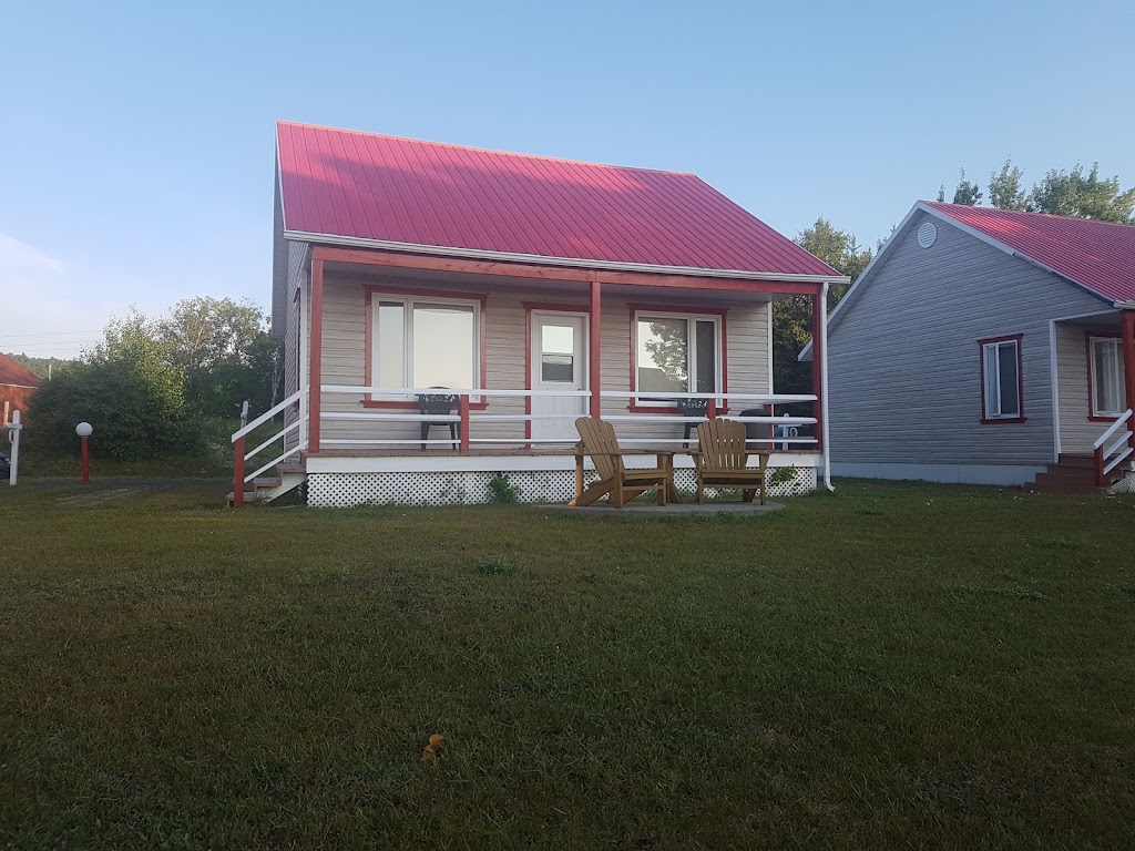 Motel Evangeline Bo-Fleuve | 245 Rue St Laurent, Saint-Siméon, QC G0T 1X0, Canada | Phone: (418) 638-2421