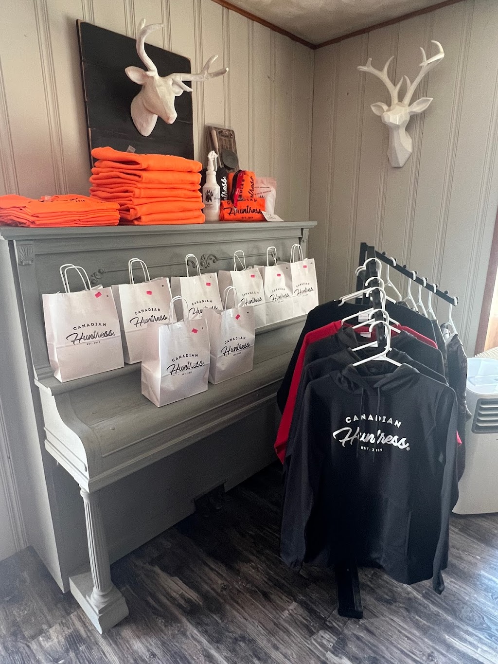 Canadian Huntress Inc. | 4789 Holleford Rd, Hartington, ON K0H 1W0, Canada | Phone: (613) 777-5343