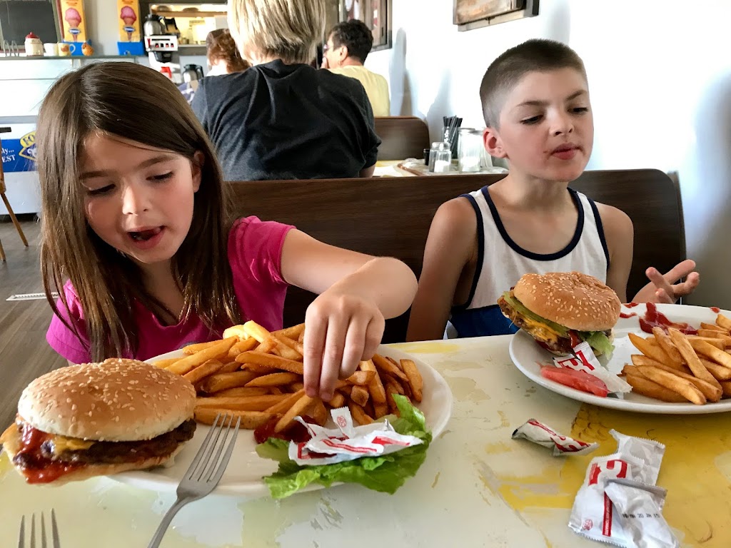 Viking Burger Queen | 5036 51 Ave, Viking, AB T0B 4N0, Canada | Phone: (780) 336-4740