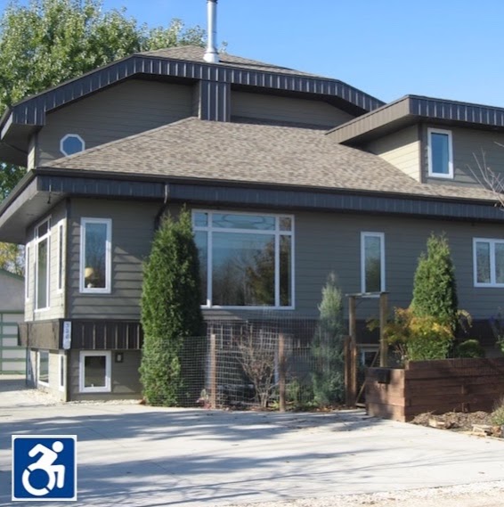 Aspen Woodlands Bed and Breakfast | 328 Chalfont Rd, Winnipeg, MB R3R 0R3, Canada | Phone: (204) 889-6734