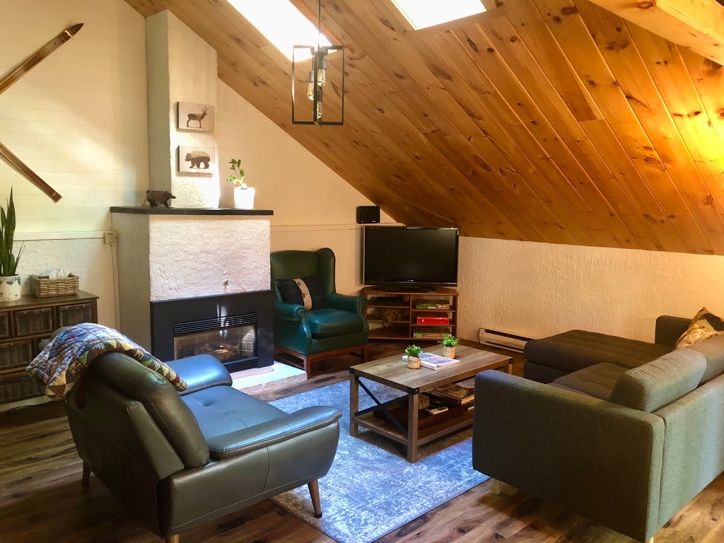 Chalet Grizzli | 45 Rue des Mélèzes, Orford, QC J1X 7B4, Canada | Phone: (613) 297-4099