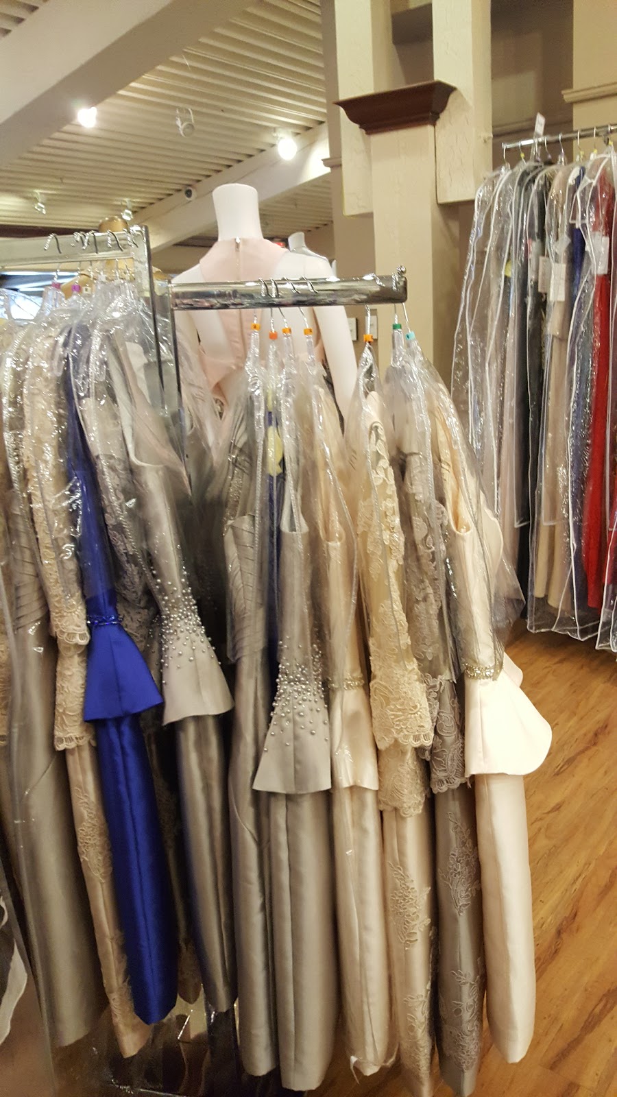 Ediths Fashions | clothing store | 1113 Finch Ave W, North York, ON M3J 2E5, Canada | 4166334222 OR +1 416-633-4222