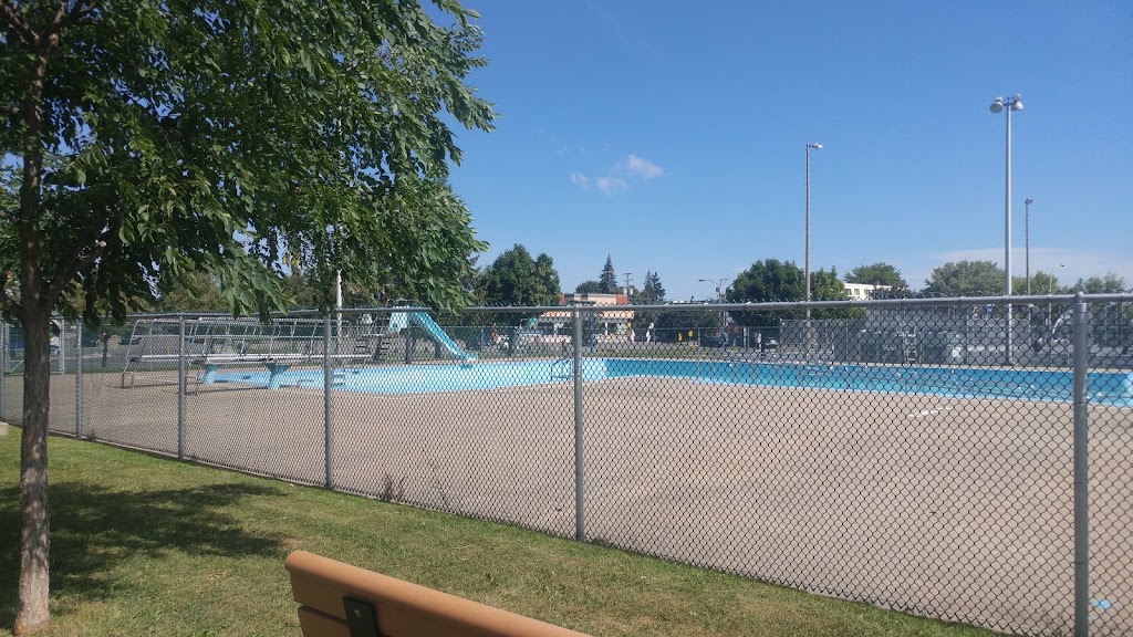 Piscine Émile | 110 Bd Cartier O, Laval, QC H7N 2H5, Canada | Phone: (450) 662-4959