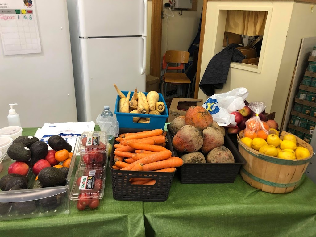 Centrale alimentaire La Tuque | 803 Rue Castelnau, La Tuque, QC G9X 2P7, Canada | Phone: (819) 680-2124