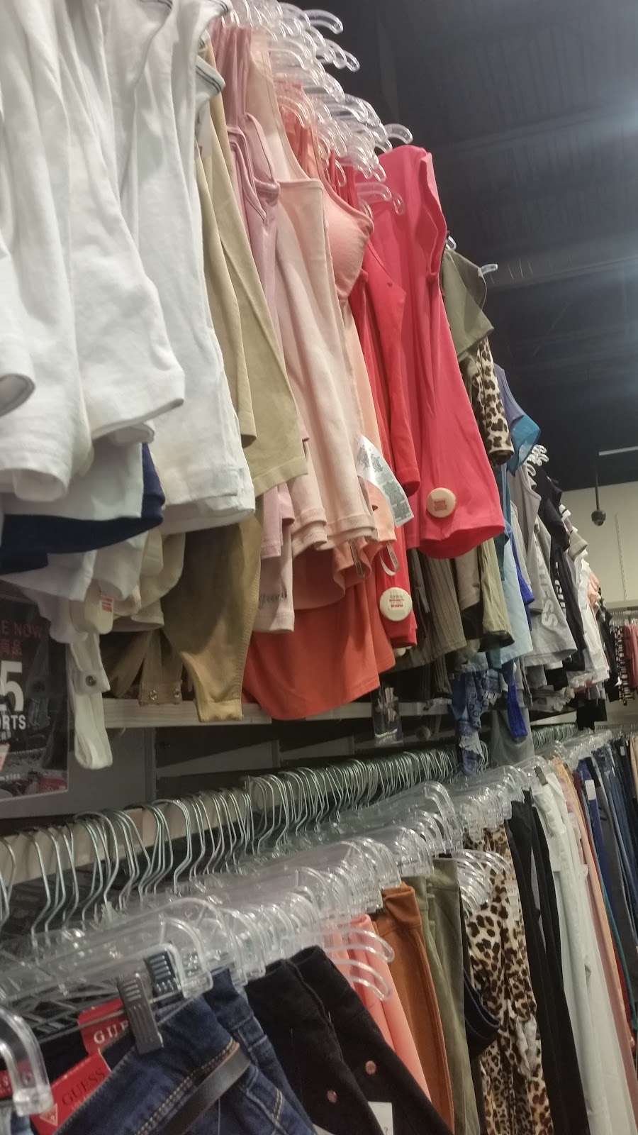 GUESS Factory | 13850 Steeles Ave Ste 100, Halton Hills, ON L7G 0J1, Canada | Phone: (905) 875-3140