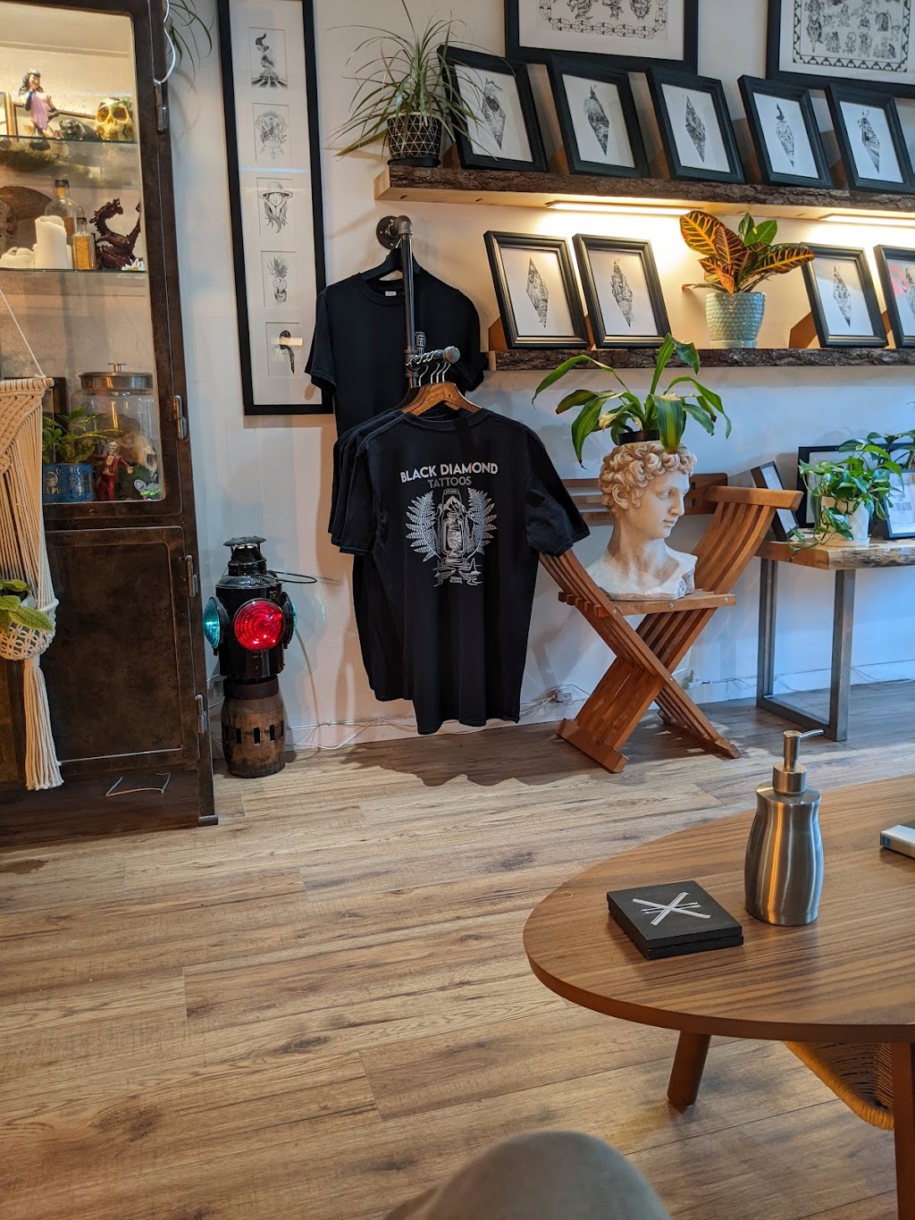 The Black Diamond Tattoo Company | 38024 Cleveland Ave, Squamish, BC V8B 0A2, Canada | Phone: (604) 815-8286