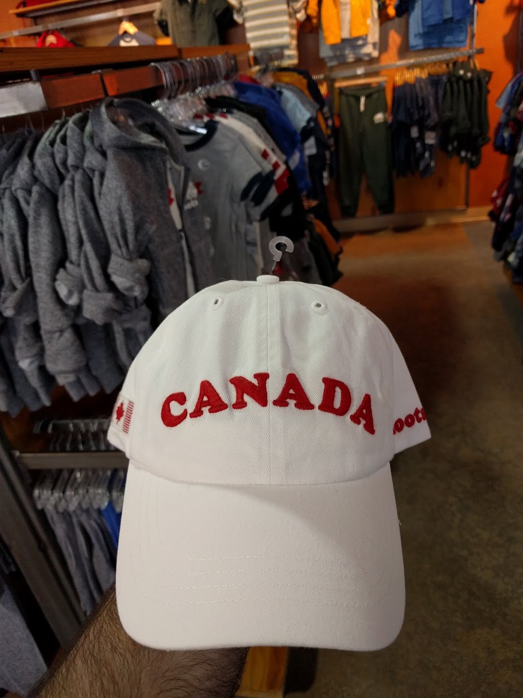 Roots | 2210 Bank St, Ottawa, ON K1V 0Y5, Canada | Phone: (613) 736-9503