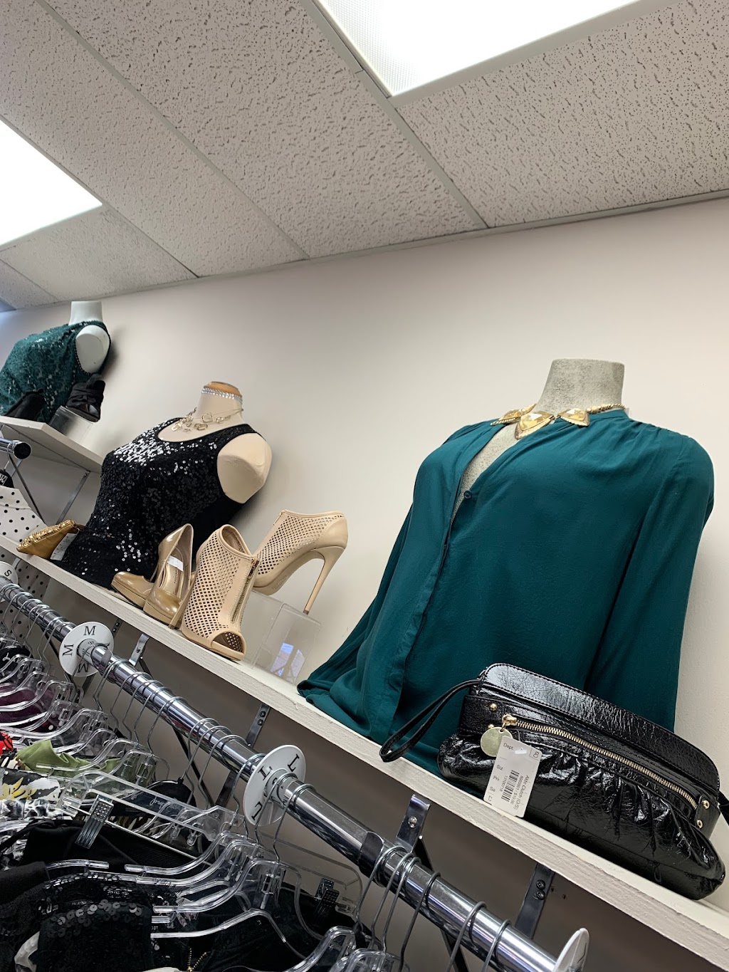 Closet Couture Boutique | 415 Fairview Dr, Brantford, ON N3R 7M3, Canada | Phone: (519) 758-0808