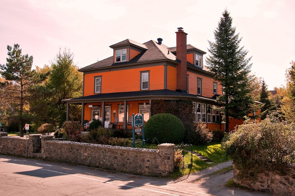 A Tout Venant B & B | 20 Rue Bellevue, Magog, QC J1X 3H2, Canada | Phone: (888) 611-5577