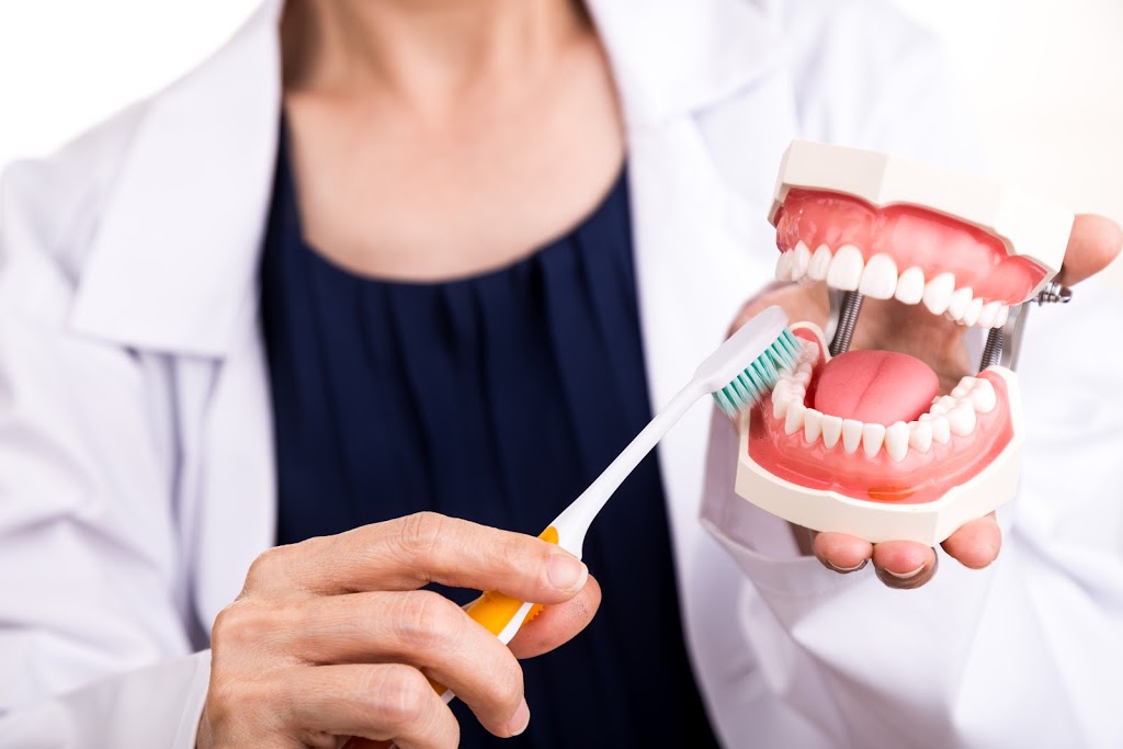 Davis Dental Care Newmarket | 105 Davis Dr, Newmarket, ON L3Y 2M9, Canada | Phone: (905) 235-8200
