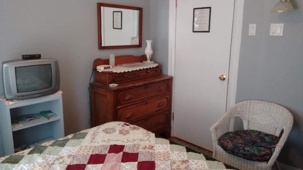 Andreas Bed and Breakfast | 4286 Simcoe St, Niagara Falls, ON L2E 1T6, Canada | Phone: (905) 374-4776
