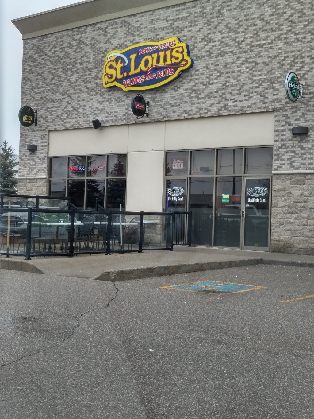 St. Louis Bar & Grill | 283 Northfield Dr E #1, Waterloo, ON N2J 4G8, Canada | Phone: (519) 883-4777