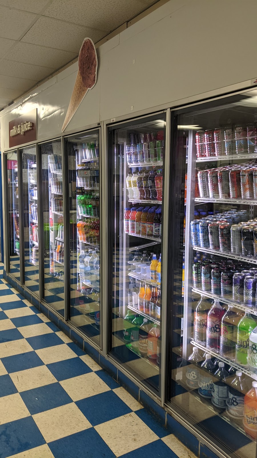Recardos Convenience | 85 Water St, Digby, NS B0V 1A0, Canada | Phone: (902) 245-2641