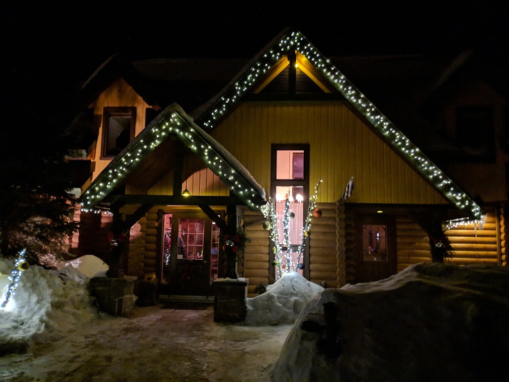 La Petite Cachée | 2681 Chem. du Village, Mont-Tremblant, QC J8E 1H8, Canada | Phone: (819) 425-2654