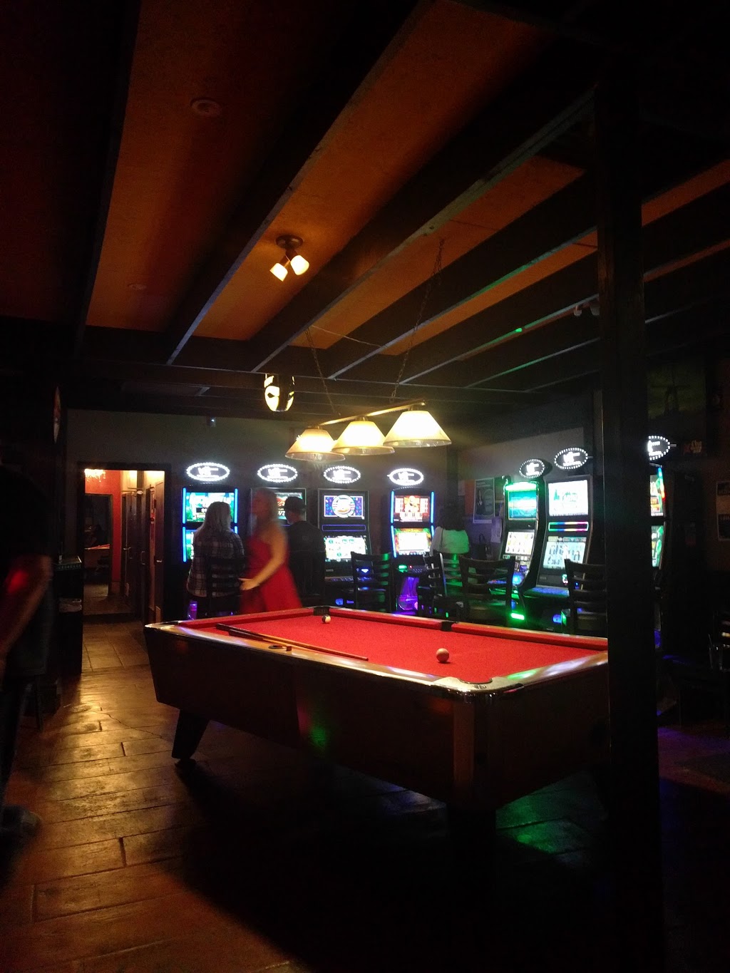 Coasters Bar & Grill Ltd | 16666 McKenzie Lake Blvd SE, Calgary, AB T2Z 1N4, Canada | Phone: (403) 457-0078