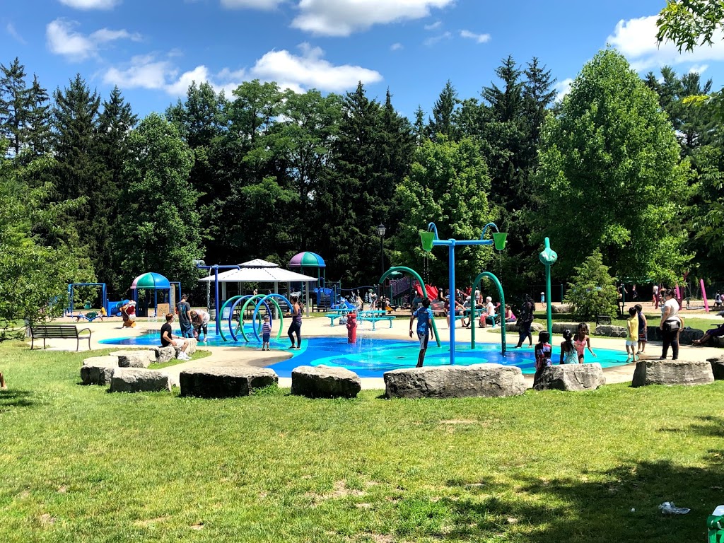 Pinafore Park Splashpad | 95 Elm St, St Thomas, ON N5R 1H7, Canada | Phone: (519) 631-1680
