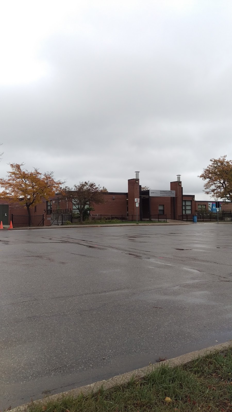 Earnscliffe Senior School | 50 Earnscliffe Cir, Brampton, ON L6T 2B2, Canada | Phone: (905) 793-2903
