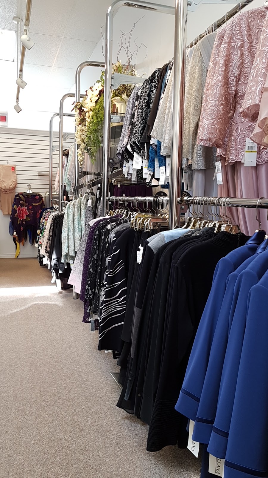 Ideal Ladies Wear | 237 Main St S, Mount Forest, ON N0G 2L1, Canada | Phone: (519) 323-1970