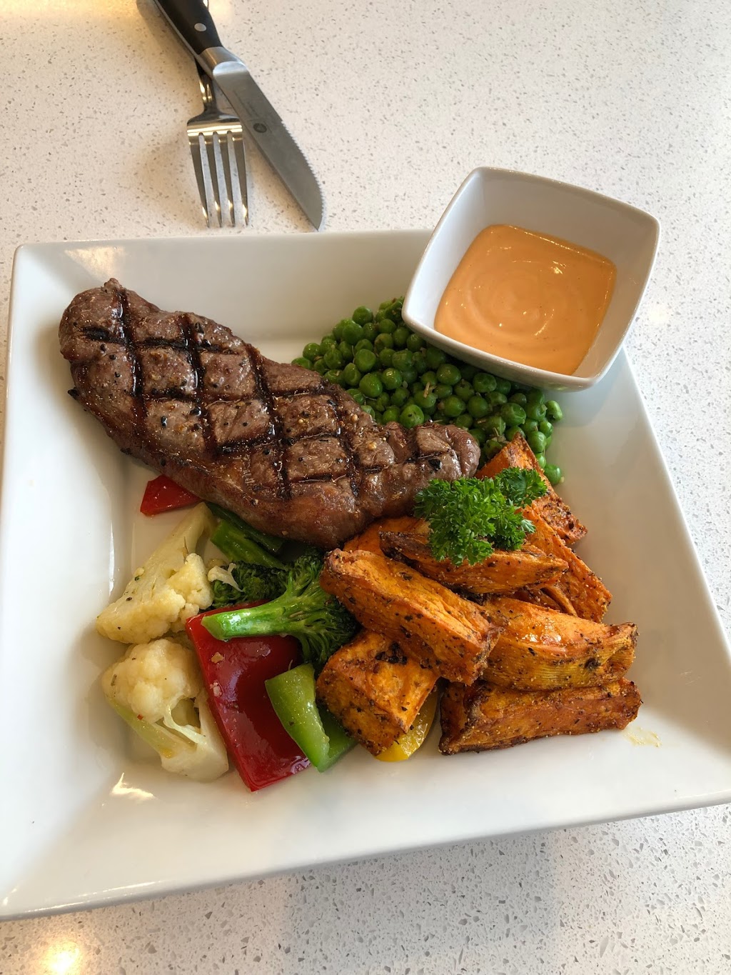 Eat Clean Healthy Grill & Juice Bar - St Albert | 3500 Tudor Glen, St. Albert, AB T8N 3V3, Canada | Phone: (587) 290-4663