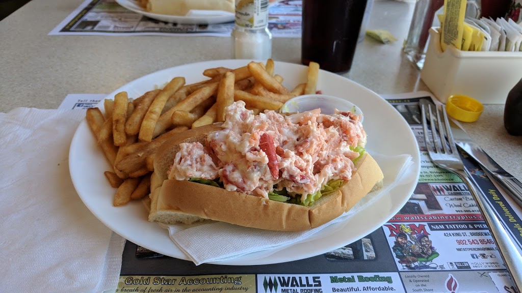 Island View Restaurant | 6301 Nova Scotia Trunk 3, Western Shore, NS B0J 3M0, Canada | Phone: (902) 627-2513