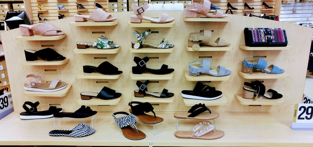 Chaussures Yellow | 1145 Boul Jean-Baptiste-Rolland E, Saint-Jérôme, QC J7Y 4Y7, Canada | Phone: (450) 436-7699