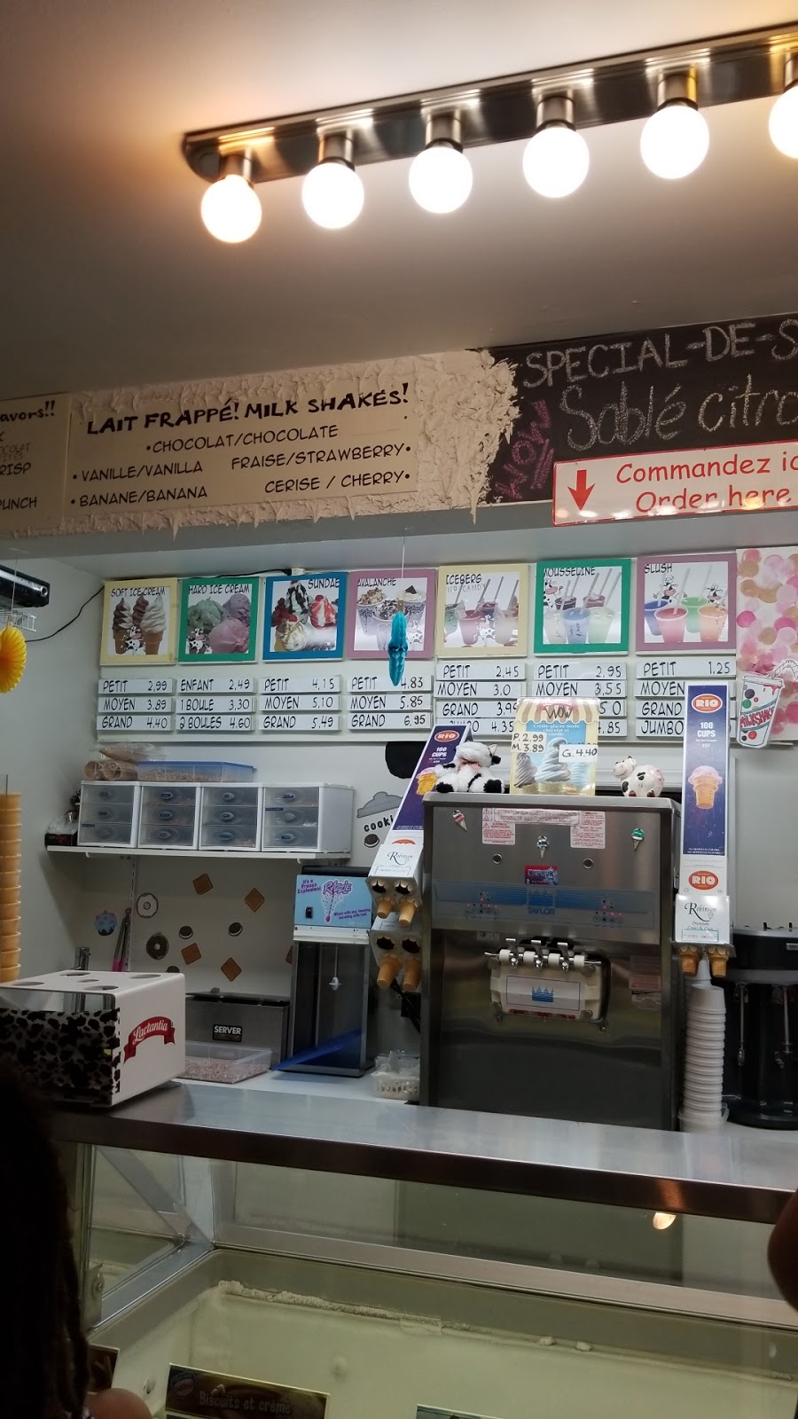 Vachement Folle | 3901 Boulevard Lévesque O, Laval, QC H7W 2P1, Canada | Phone: (450) 934-1901