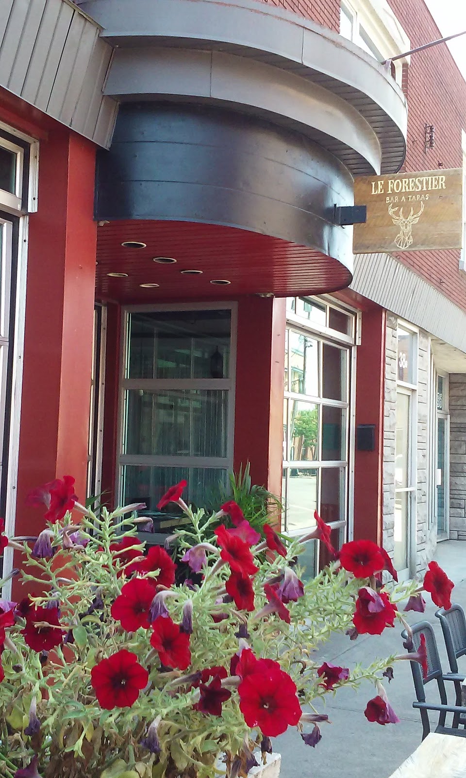 Le Forestier, Bar à Tapas | 40 Rue Augusta, Sorel-Tracy, QC J3P 1A4, Canada | Phone: (450) 855-6888