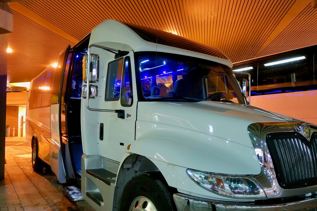 Banff Airporter | 2000 Airport Rd NE, Calgary, AB T2E 6W5, Canada | Phone: (888) 449-2901